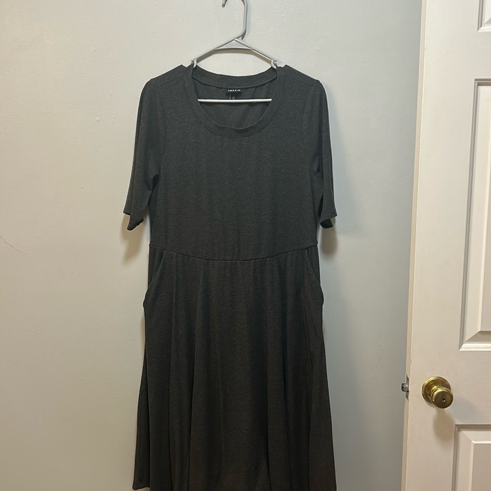 Cozy gray dress from Torrid. Size 1/14-16. Half sleeves, ribbed material.